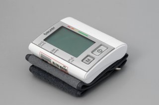 Máy đo huyết áp điện tử cổ tay Beurer BC40