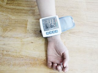 máy đo huyết áp điện tử cổ tay BC30(sử dụng pin)
