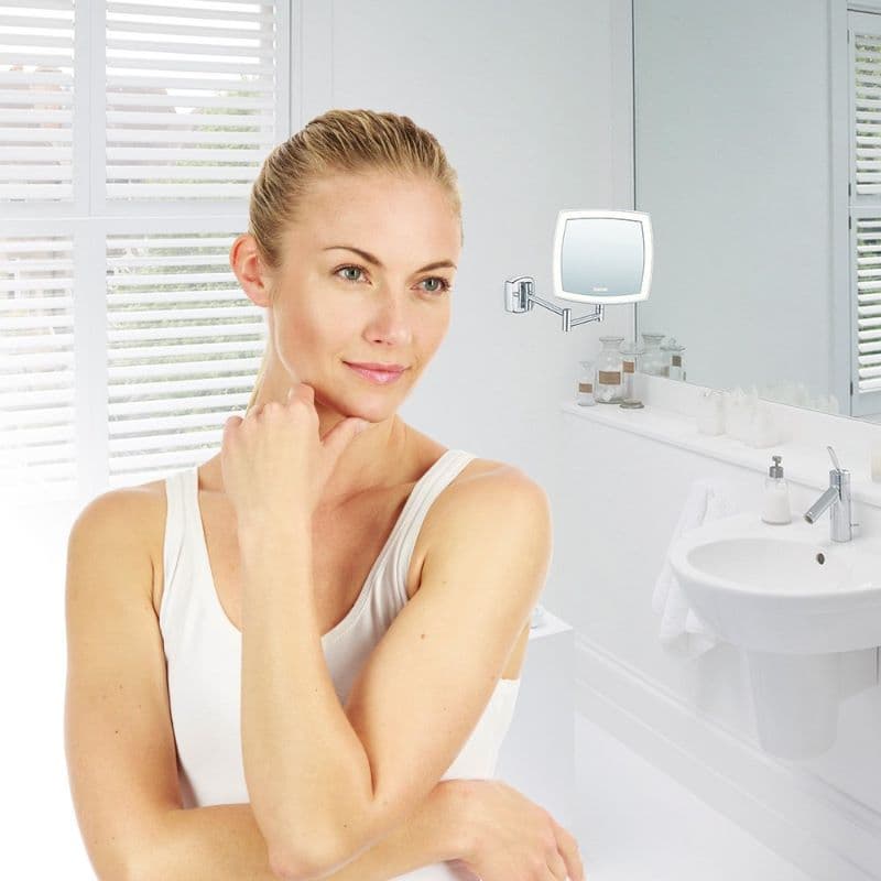 Gương trang điểm treo tường phóng to 5 lần Beurer BS89