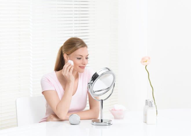 Gương trang điểm để bàn có đèn Led Beurer BS55