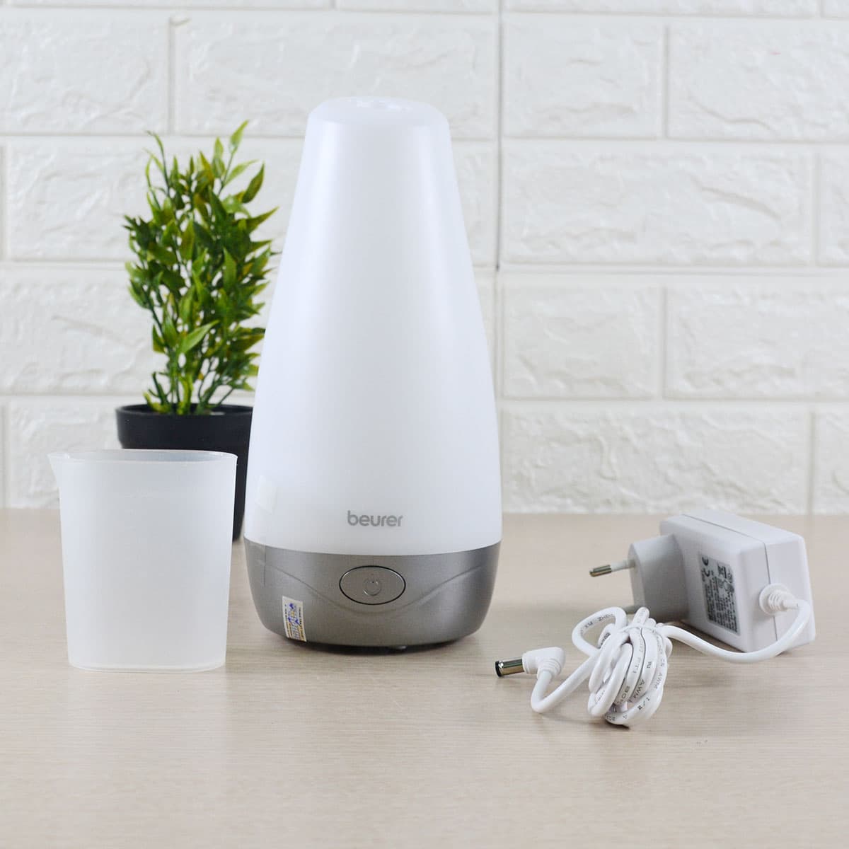 Đèn phun tinh dầu làm sạch không khí Beurer LA30 Aroma Diffusor