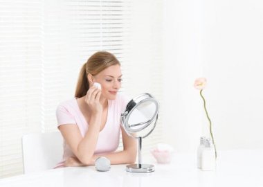 Gương trang điểm để bàn có đèn Led Beurer BS55