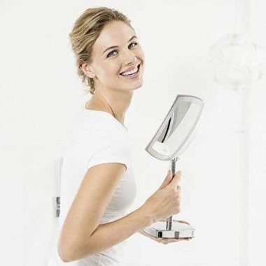 Gương trang điểm để bàn có đèn led Beurer BS99