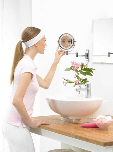 Gương trang điểm gắn tường có đèn led Beurer BS59